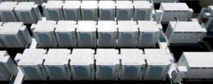 ¿Cómo funciona un sistema BESS y qué beneficios aporta a la industria?